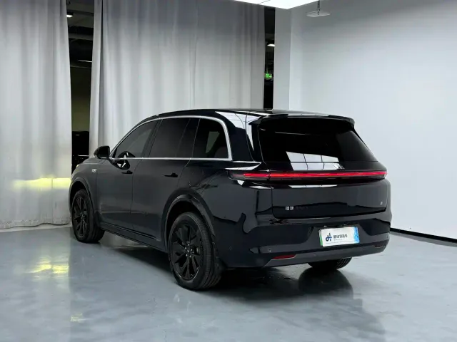 Li Auto L8 — Фото автомобиля 17