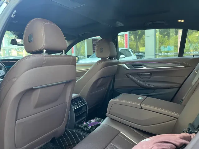 BMW 5 Series — Фото автомобиля 6