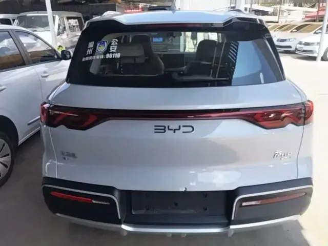 BYD Yuan UP 2024 401KM Leading Edition — Фото автомобиля 5