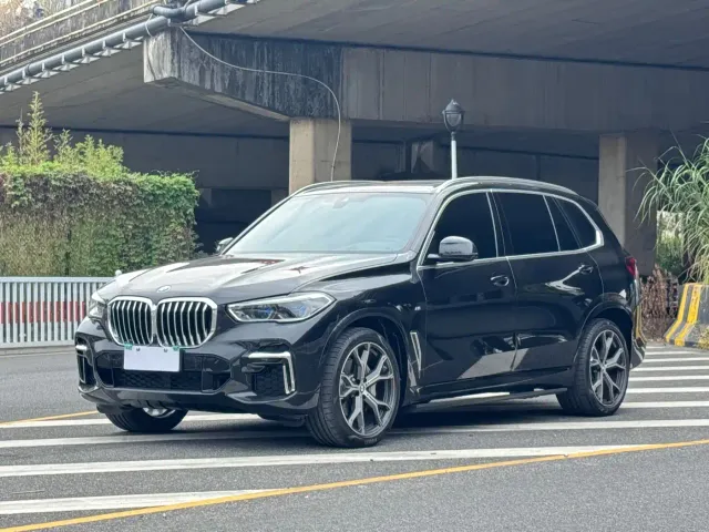 Фотография автомобиля — BMW X5