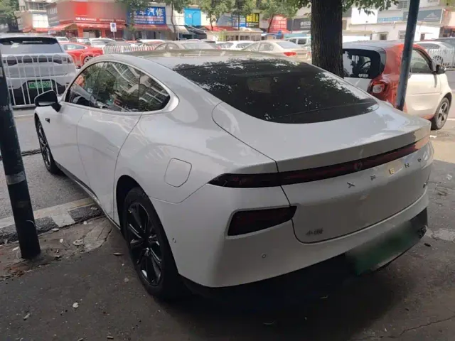 Xpeng P7 — Фото автомобиля 4