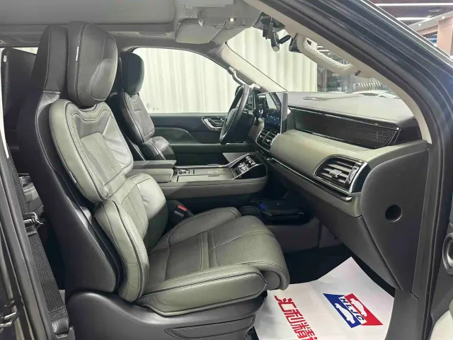 Lincoln Navigator — Фото автомобиля 13