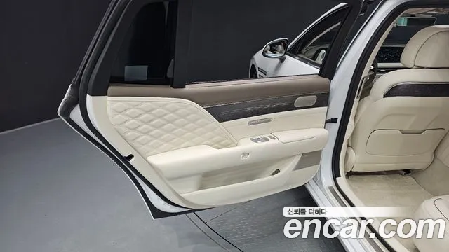 Genesis G90 Бензин 3.5 Turbo e-S/C AWD LWB — Фото автомобиля 15