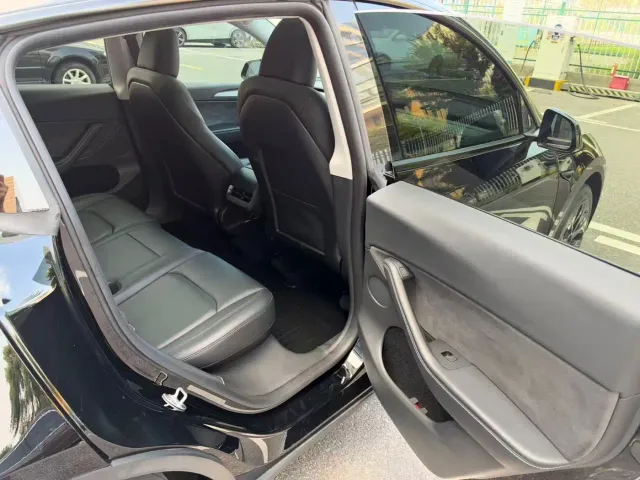 Tesla Model Y — Фото автомобиля 14
