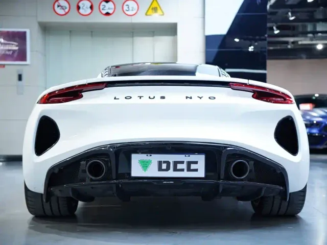 Lotus Emira — Фото автомобиля 20