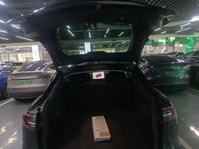 Tesla Model Y — Фото автомобиля 18