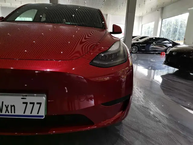Tesla Model Y — Фото автомобиля 5
