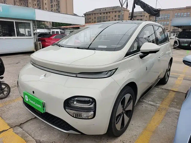 Фотография автомобиля — Baojun Cloud