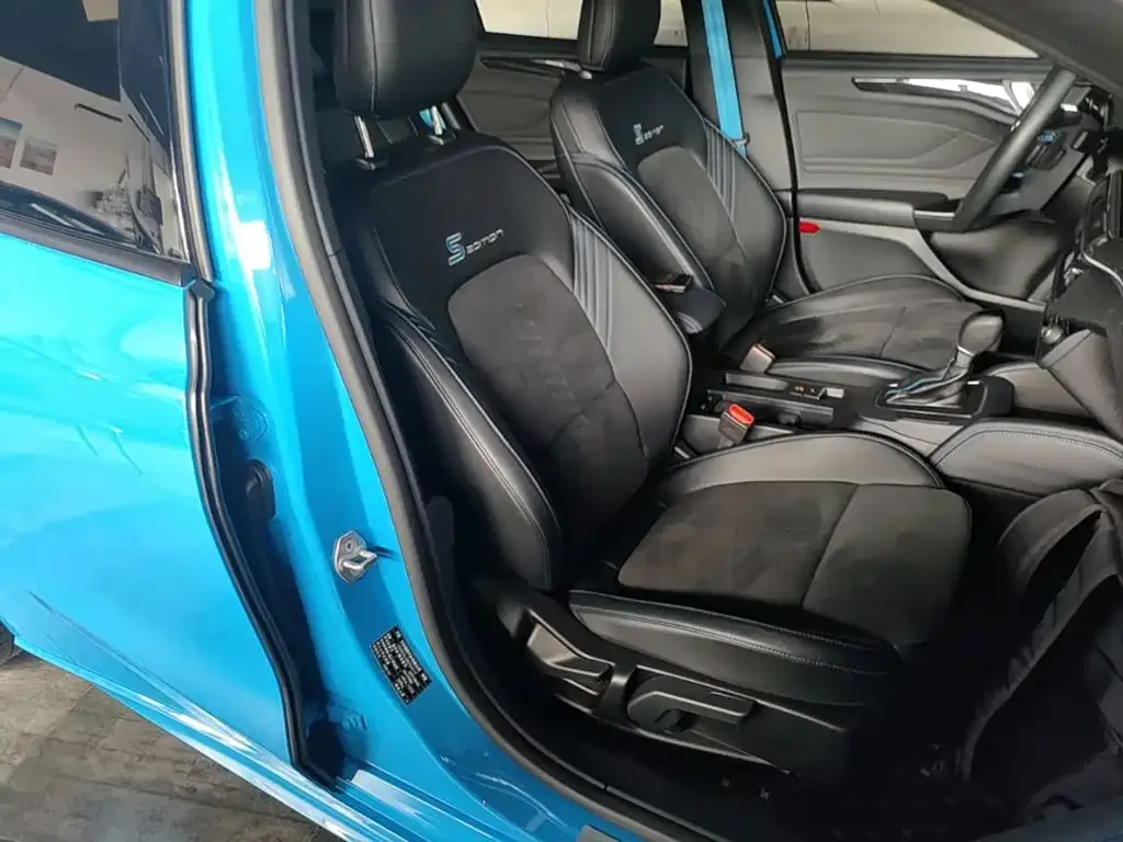 Ford Focus 2022 Sedan EcoBoost 180 Automatic S Version — Фото автомобиля 24