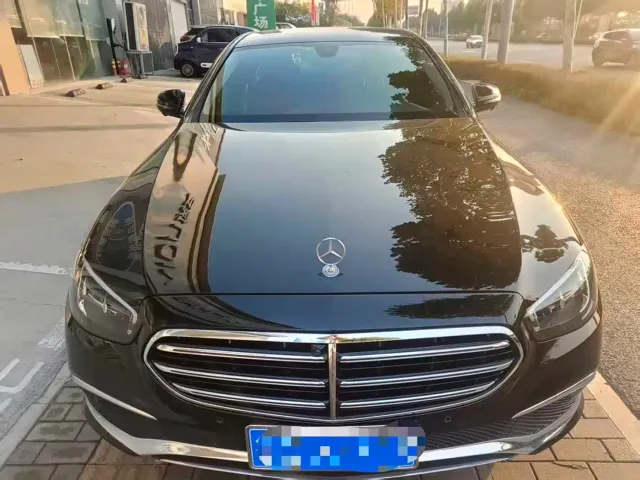 Mercedes-Benz E-Class — Фото автомобиля 3