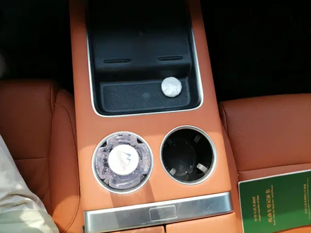Li Auto L8 — Фото автомобиля 15