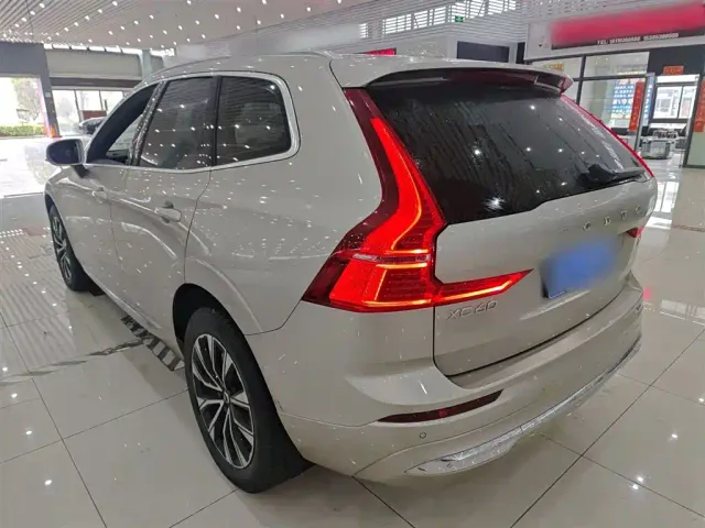 Volvo XC60 — Фото автомобиля 4