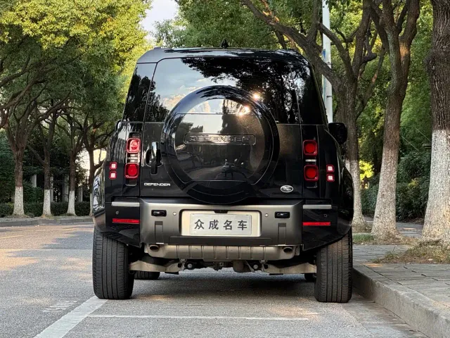 Land Rover Defender — Фото автомобиля 5
