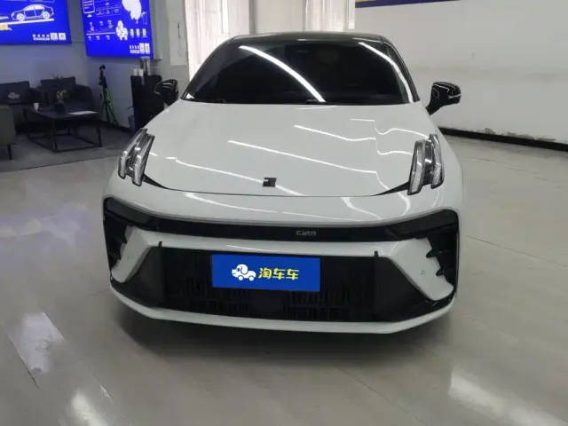 Lynk & Co 03 — Фото автомобиля 2