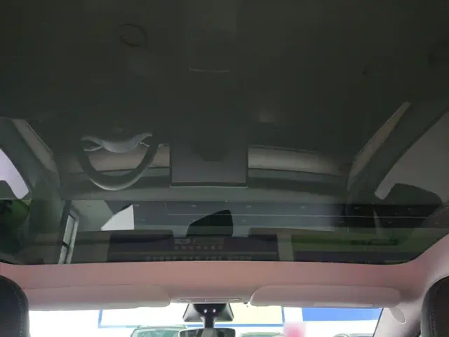 Tesla Model Y — Фото автомобиля 13