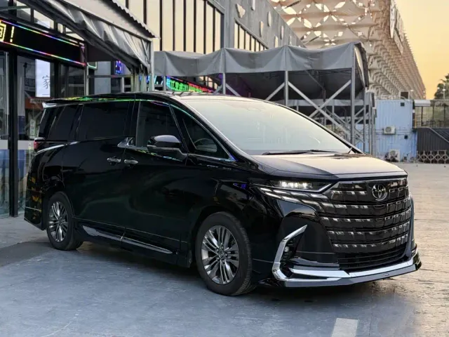 Toyota Alphard — Фото автомобиля 3