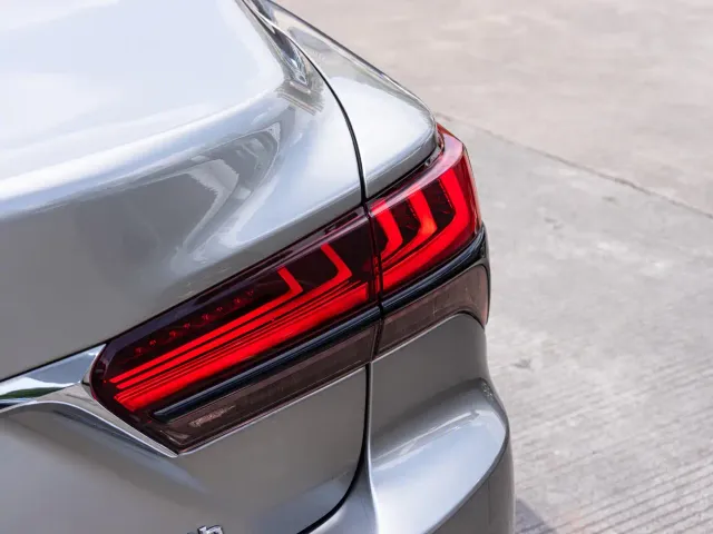 Lexus LS — Фото автомобиля 7