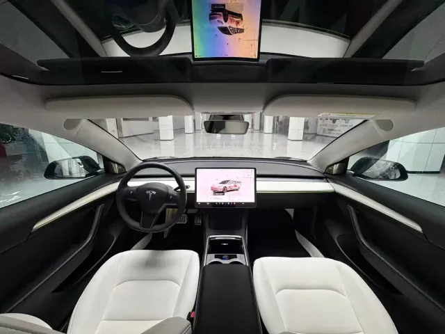 Tesla Model 3 — Фото автомобиля 14