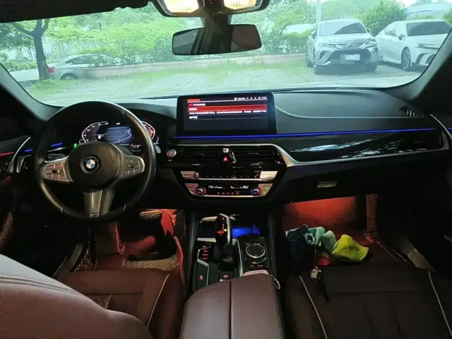 BMW 5 Series — Фото автомобиля 12