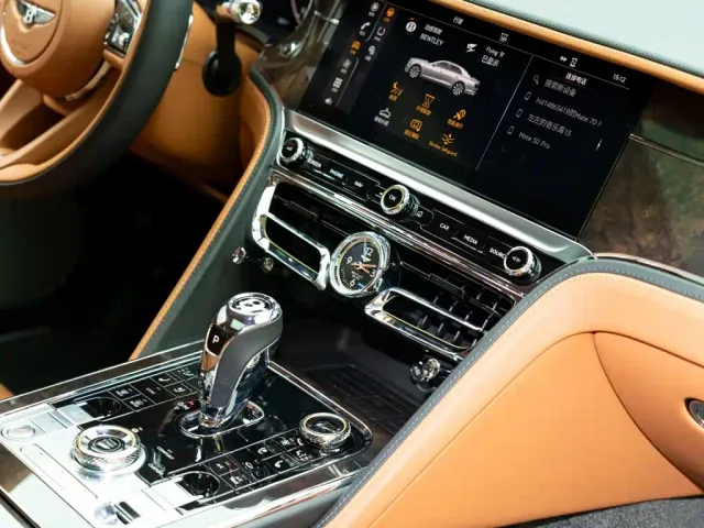 Bentley Flying Spur — Фото автомобиля 18
