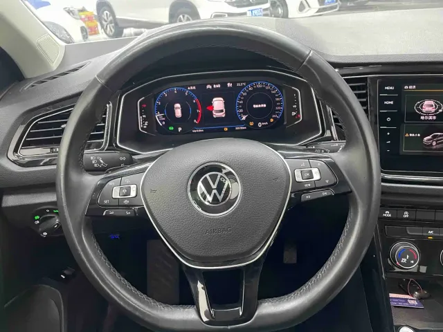 Volkswagen T-Roc — Фото автомобиля 10