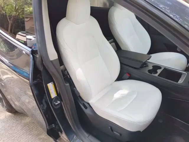 Tesla Model Y — Фото автомобиля 24