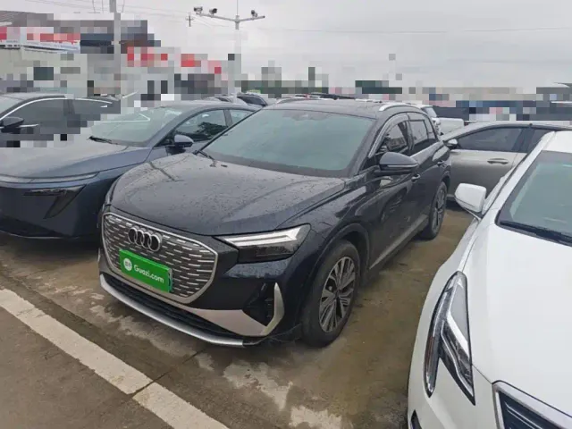 Фотография автомобиля — Audi Q4 e-tron
