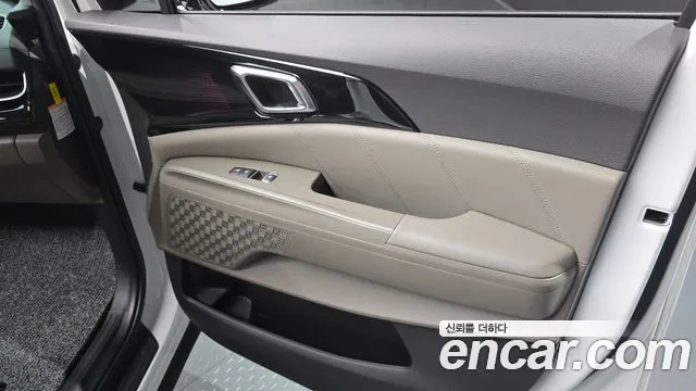 Kia Carnival Generation 4 — Фото автомобиля 25
