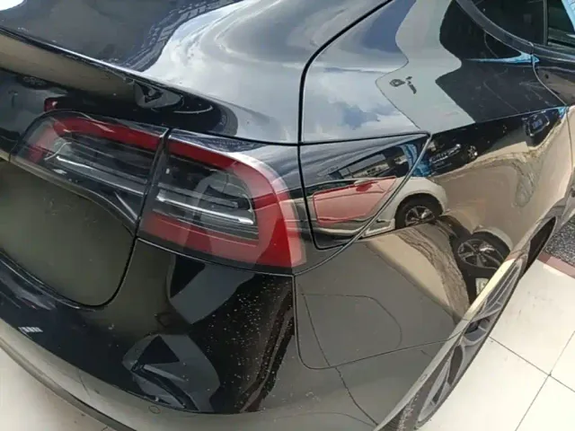 Tesla Model 3 — Фото автомобиля 7