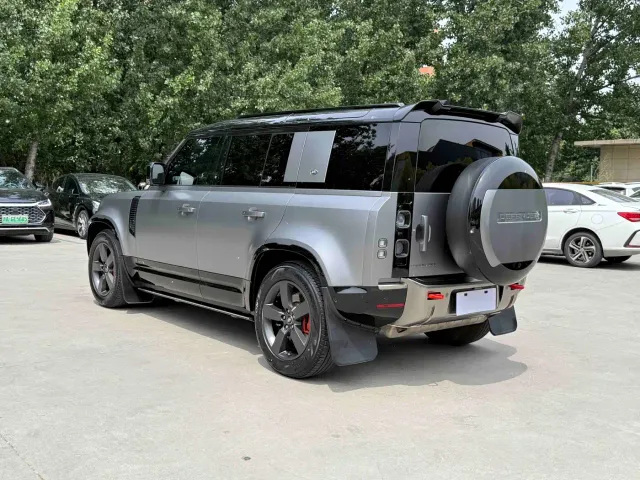 Land Rover Defender — Фото автомобиля 15