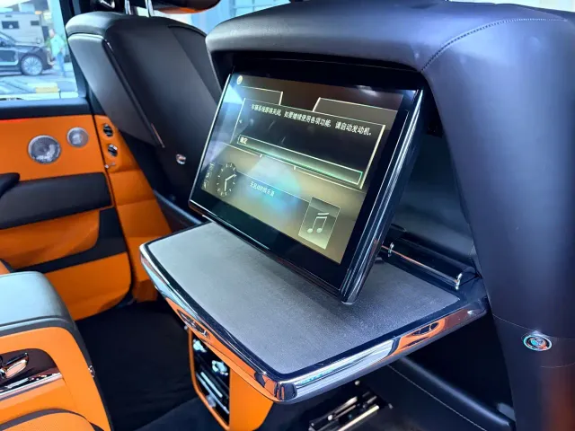 Rolls-Royce Cullinan — Фото автомобиля 13