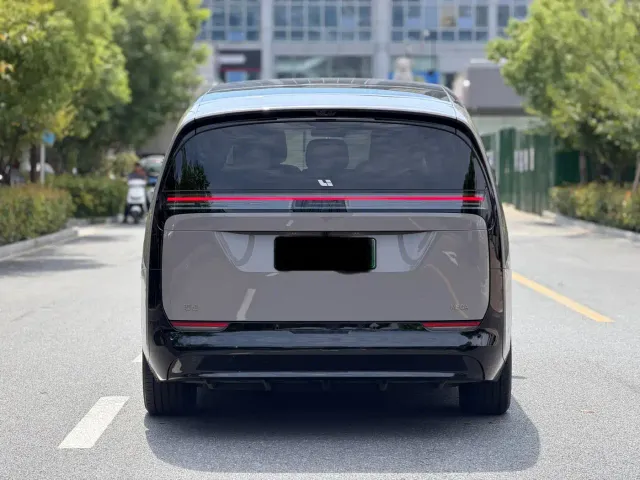 Li Auto MEGA — Фото автомобиля 20