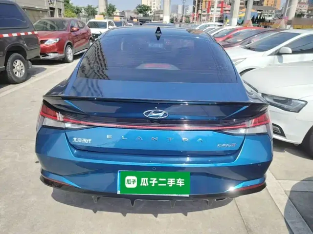 Hyundai Elantra — Фото автомобиля 5
