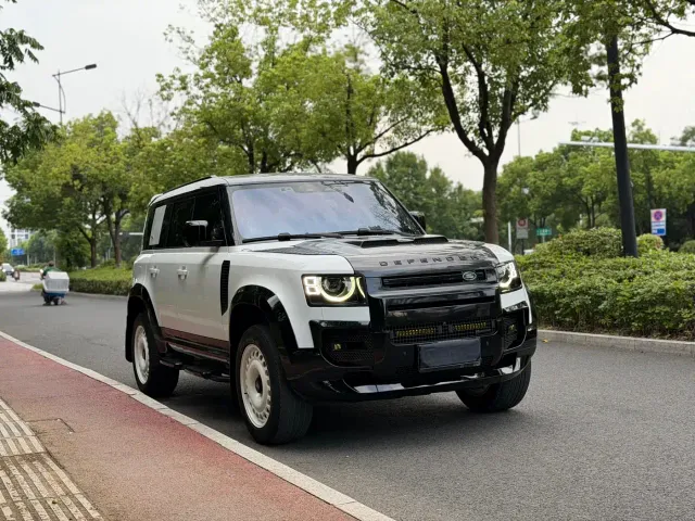 Land Rover Defender — Фото автомобиля 3