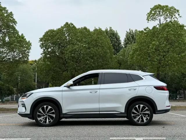 BYD Song PLUS PHEV 2023 Champion Edition EV 520KM Premium — Фото автомобиля 9