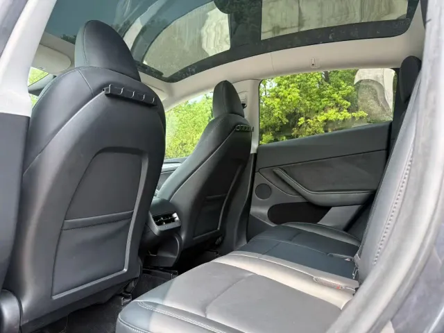 Tesla Model Y — Фото автомобиля 6