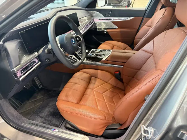 BMW i7 — Фото автомобиля 4