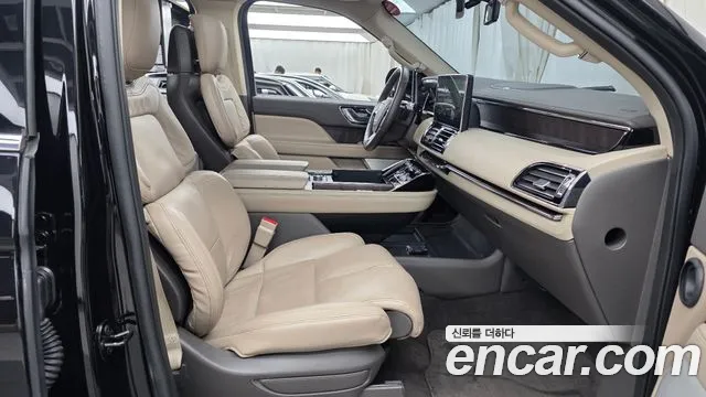 Lincoln Navigator 4th Gen — Фото автомобиля 16