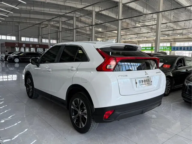 Mitsubishi Eclipse Cross — Фото автомобиля 7