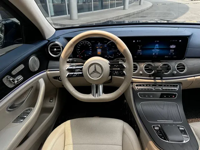 Mercedes-Benz E-Class — Фото автомобиля 5