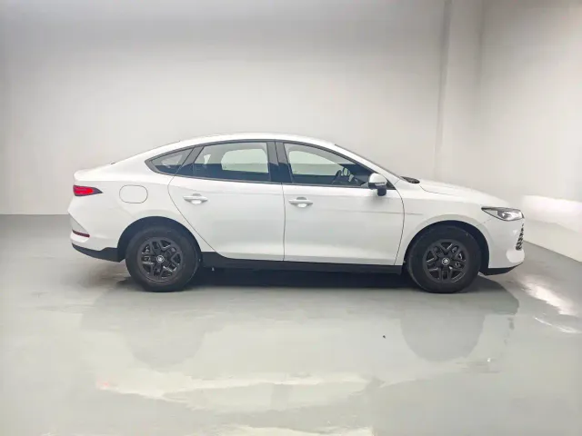 BYD Qin PLUS — Фото автомобиля 8