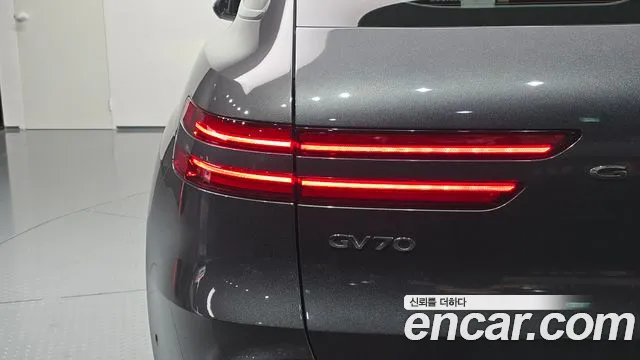 Genesis GV70 — Фото автомобиля 8