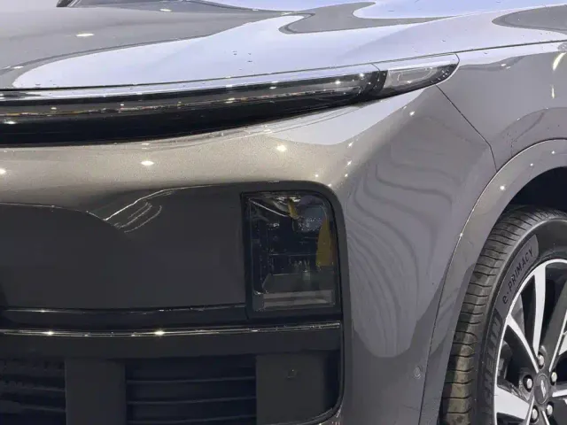 Li Auto L8 — Фото автомобиля 16