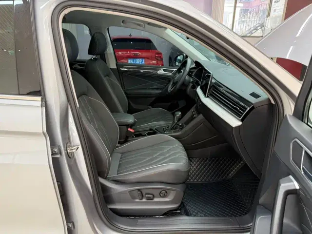 Volkswagen Tiguan L — Фото автомобиля 21