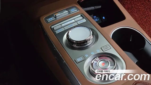 Genesis GV70 — Фото автомобиля 12