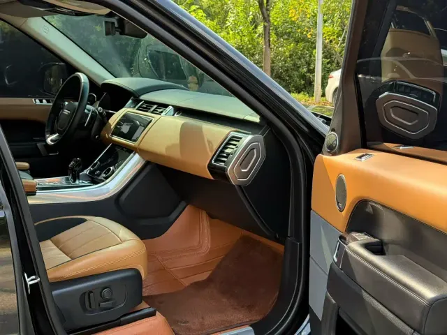 Land Rover Range Rover Sport — Фото автомобиля 7