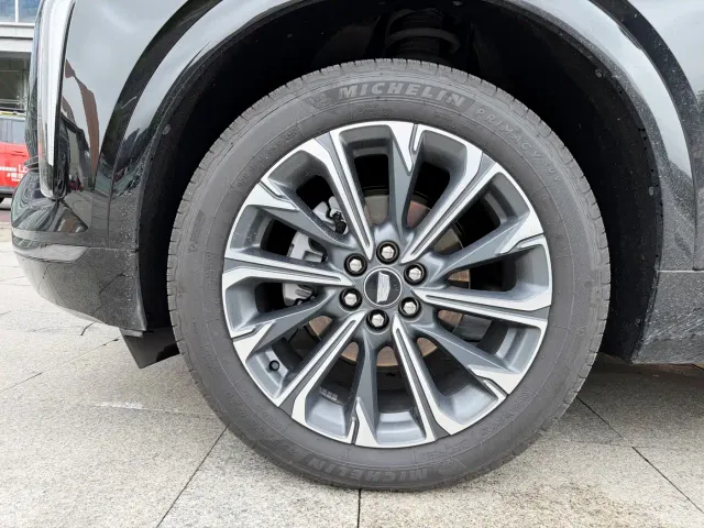 Cadillac XT5 — Фото автомобиля 8