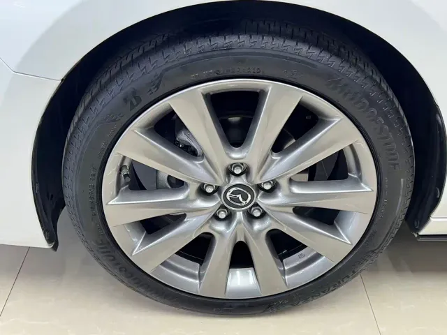 Mazda Axela — Фото автомобиля 25