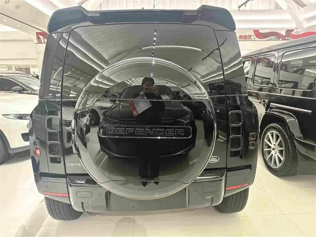Land Rover Defender — Фото автомобиля 18