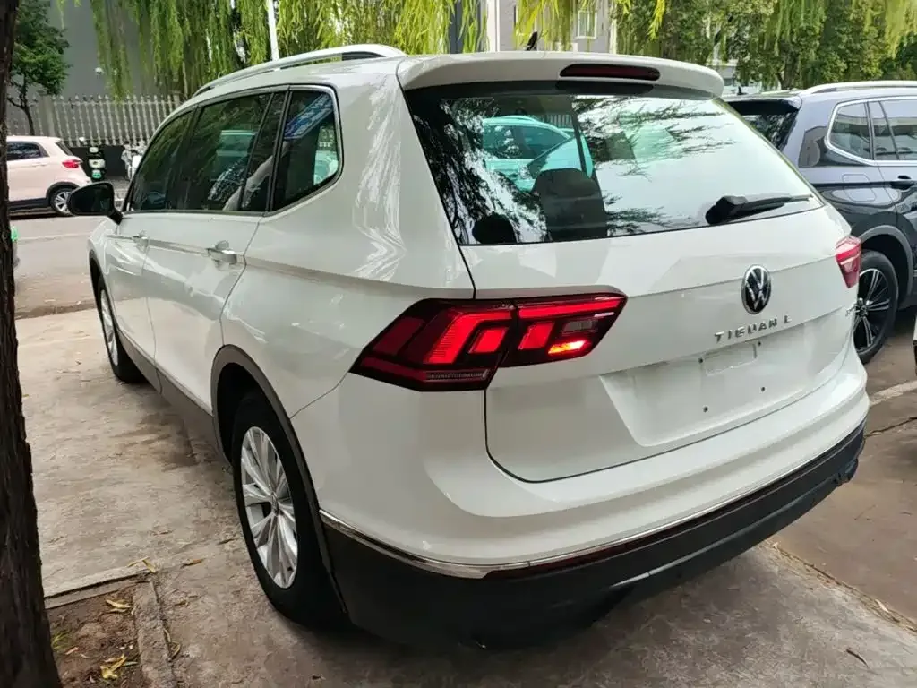 Volkswagen Tiguan L 2024 Outstanding 300TSI Auto 2WD Dragon Soaring Edition — Фото автомобиля 4